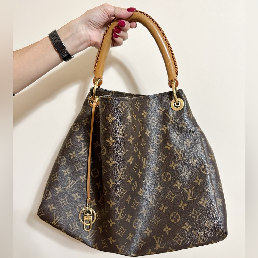 Louis Vuitton Artsy MM Bag